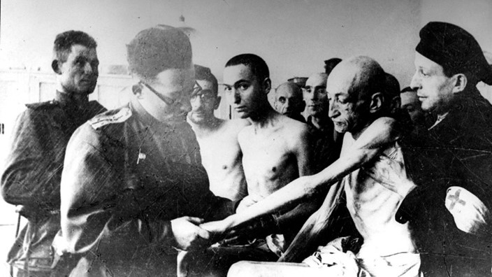 Auschwitz Birkenau survivors, 1945 (Yad Vashem, Israel)