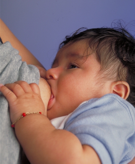 Breastfeeding infant, by Ken Hammond, from Wikimedia commons