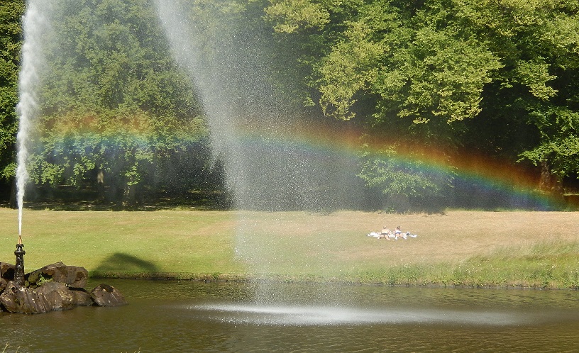 REAL RAINBOW: A fountain at Derbyshire’s magnificent Chatsworth House estate is flanked by a rainbow on a hot summer’s day. Photo: Linda Gardner