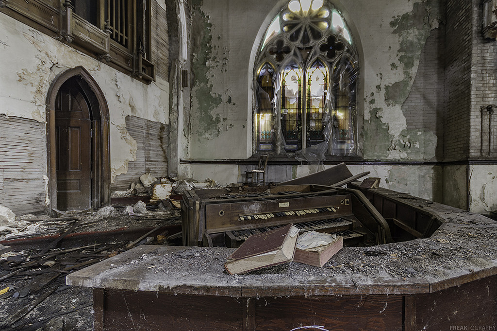 Abandoned Church Organ / See Photo Credits