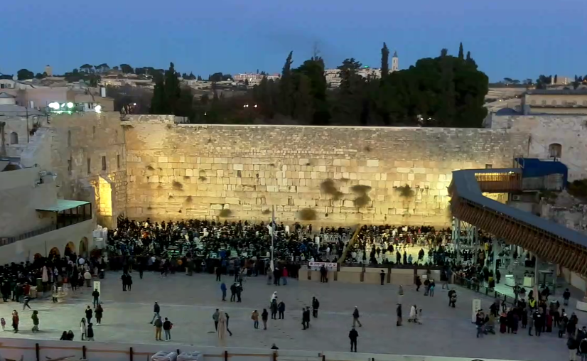 Despite threats of Palestinian protests, the Western Wall plaza fills with Jews as usual as Shabbat starts (Friday 12 December).