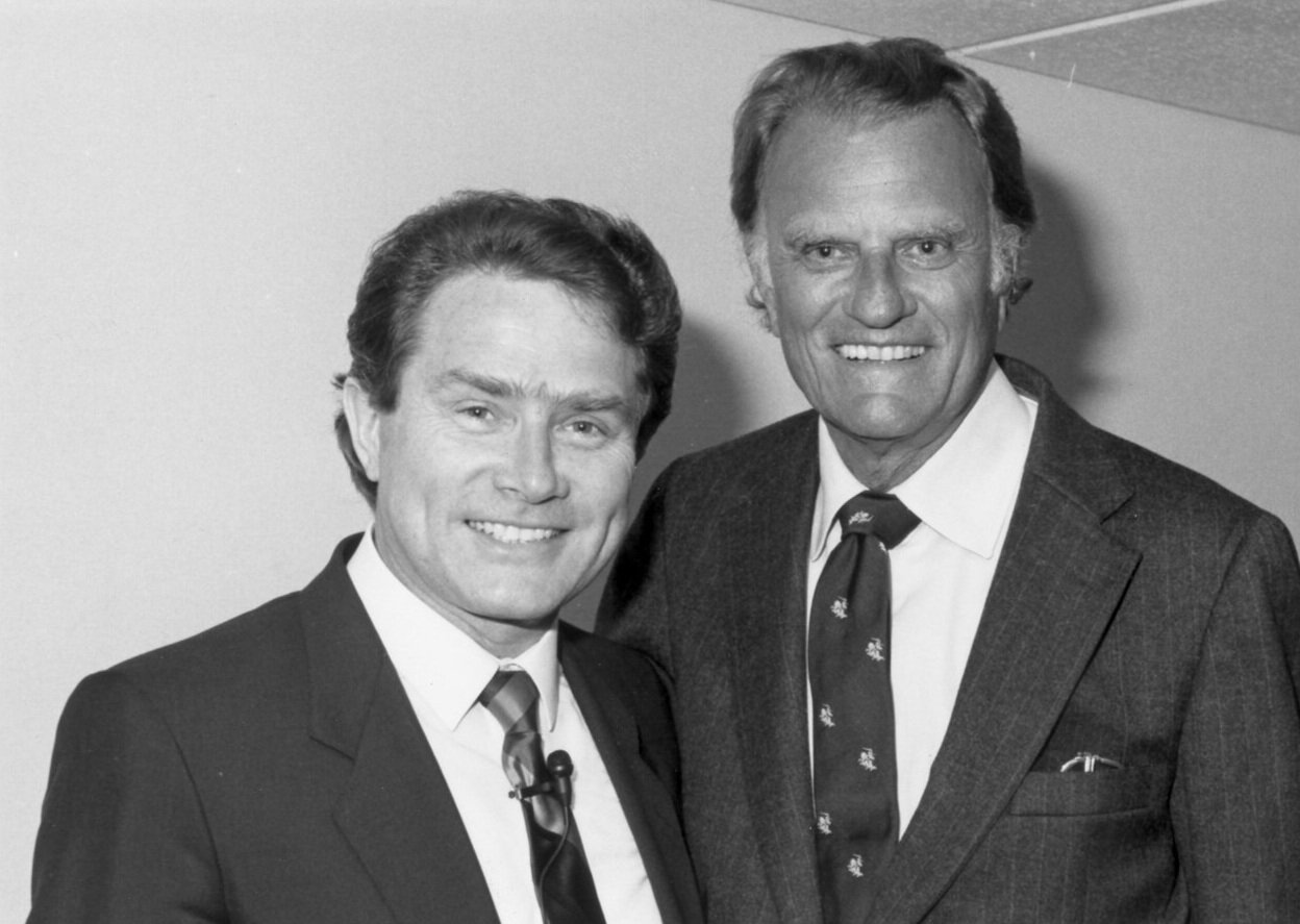 Luis with Billy Graham (www.luispalau.org)