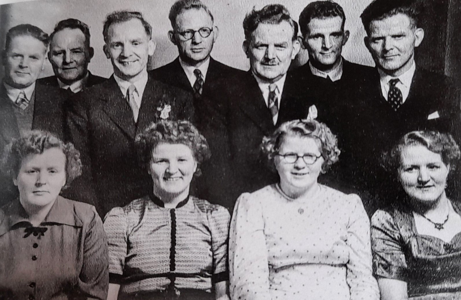 11 of the Marwick family. Mum is front row, 2nd from left
