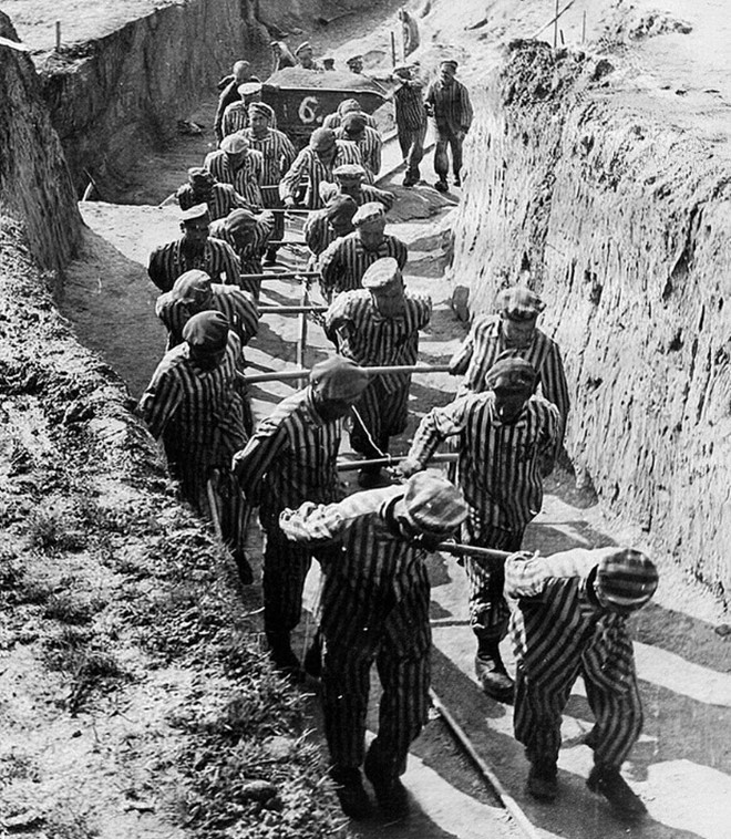 Prisoners haul earth in construction of Mauthasen concentration camp