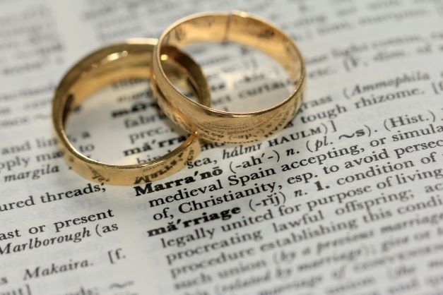 Wedding rings image, by Sandy Millar