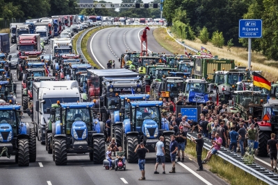 Farmers protesting on Dutch-German border