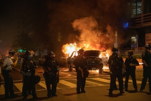 Police in Washington DC, 30 May 2020