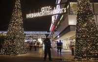 Police guard the Berlin Weihnachtsmarkt.