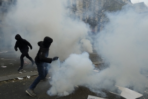 Protests turn to riots in Paris, 5 December 2019