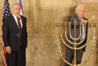  Netanyahu hails deal a &#039;great light of peace&#039; as Hanukkah candles are lit